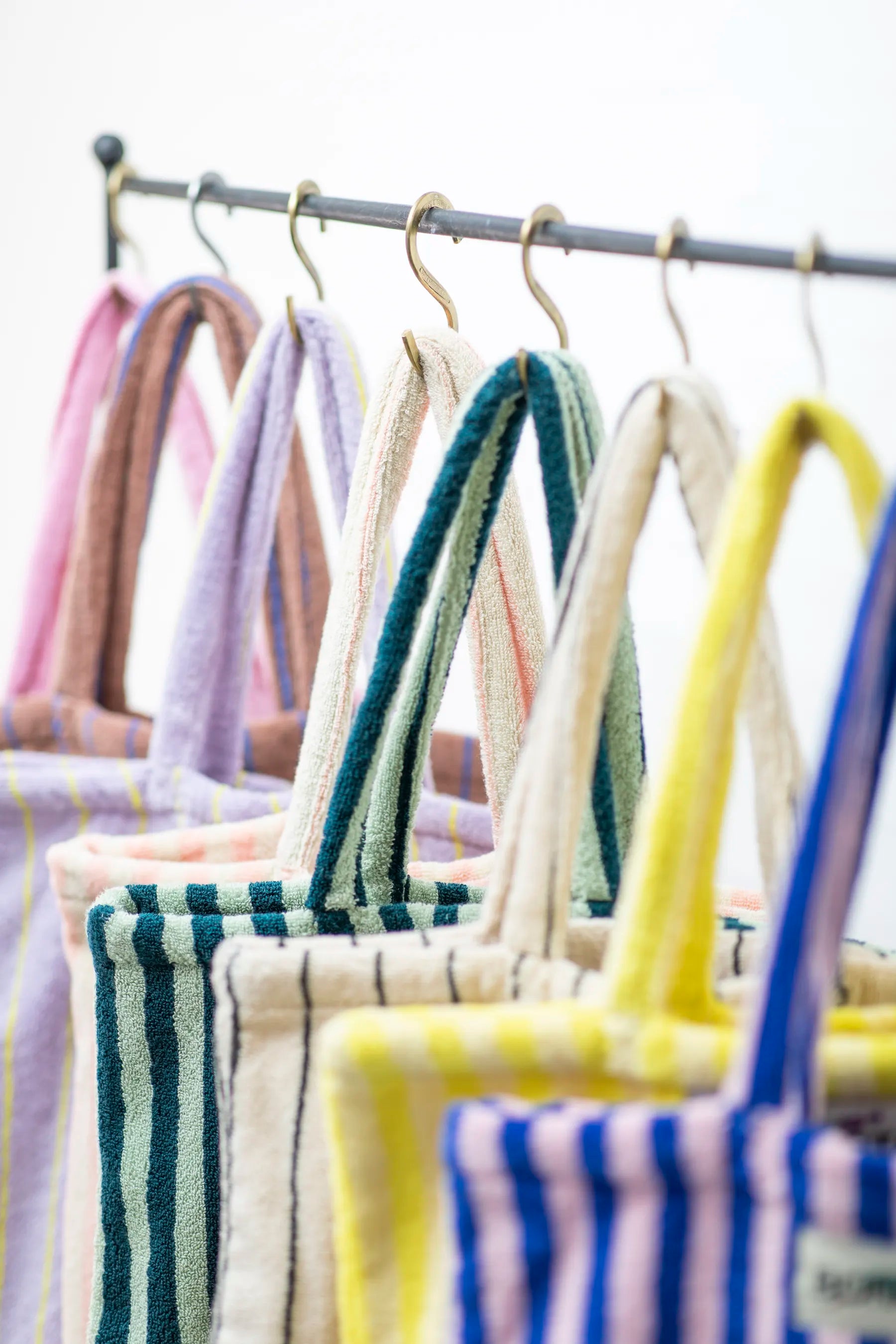 BAGS & TOTES